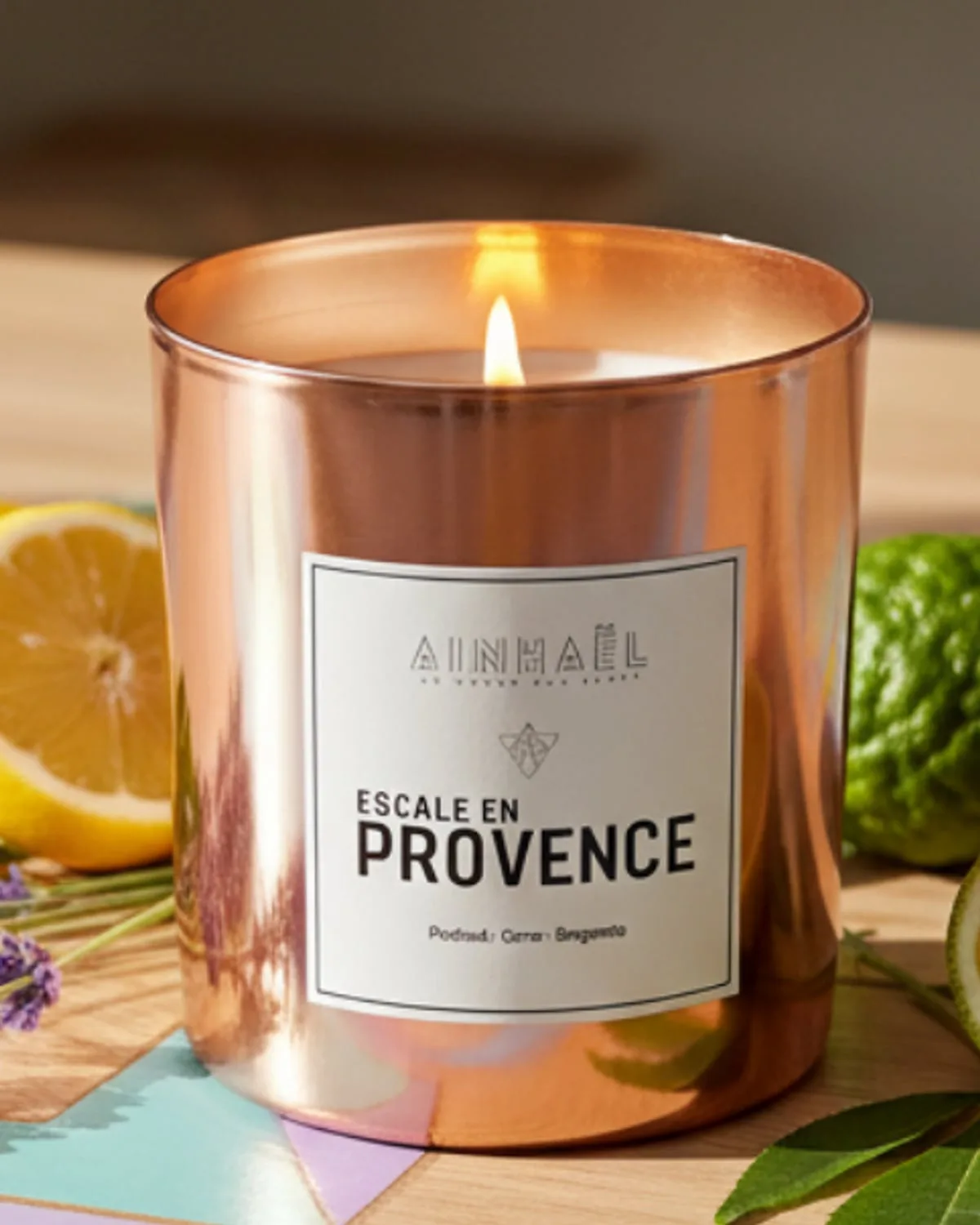 Le sud à l'ombre des oliviers, là où la bergamote rencontre l'argile chaude.
