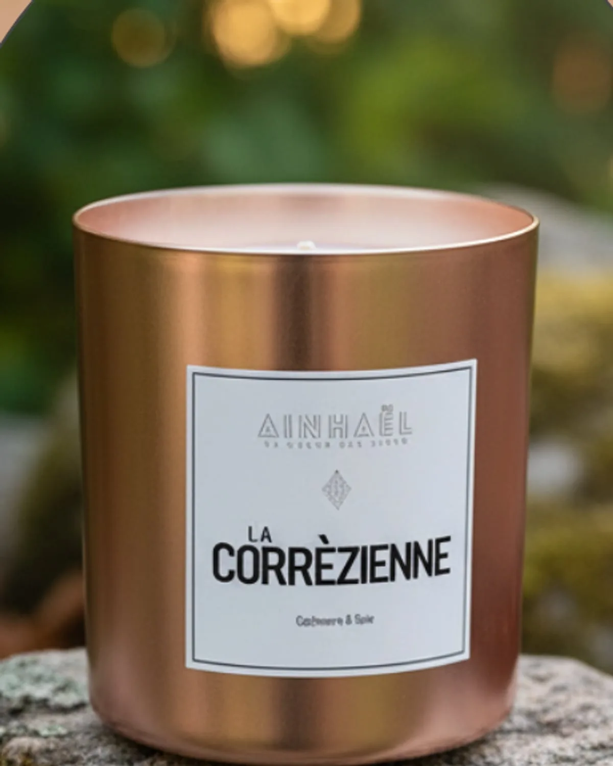 Le souffle d'un terroir français, où le safran fleure entre les pierres anciennes.